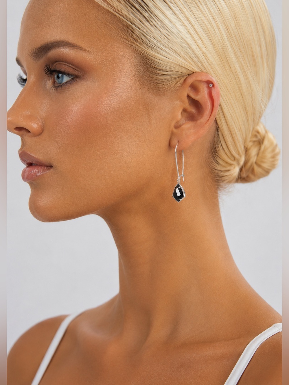 NWOT Kendra Scott Sterling 925
Carrine SINGLE Earring flaw